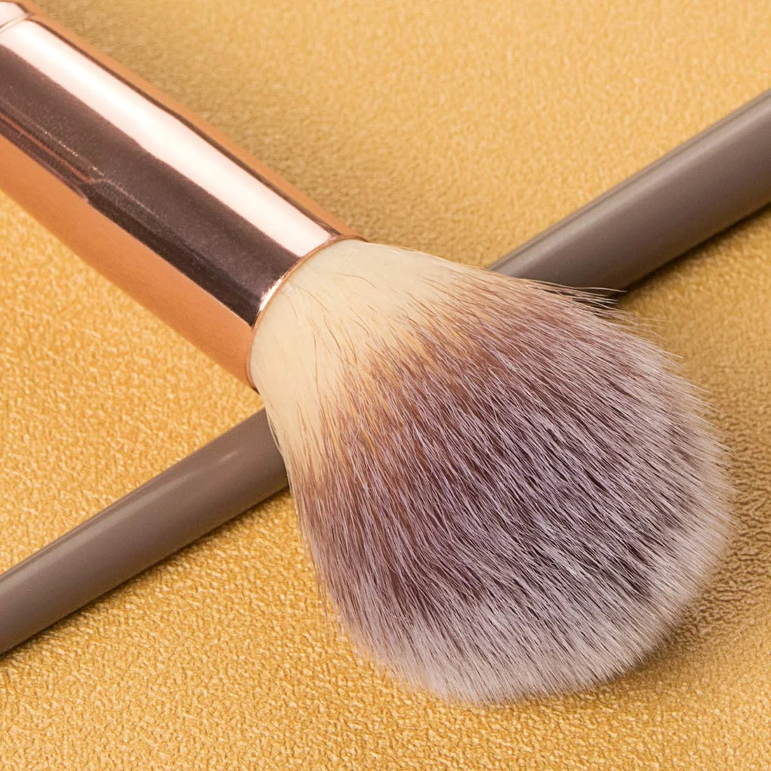 Contour Highlight Makeup Brush for Cream, Powder, Foundation.